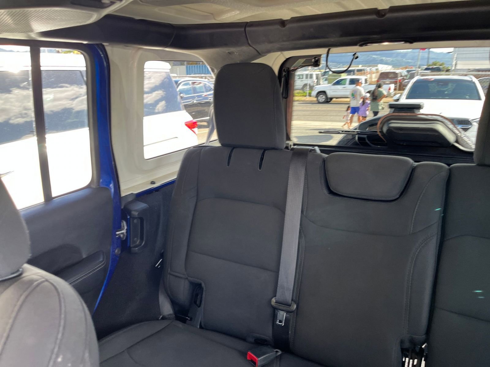 Used 2020 Jeep Wrangler Unlimited Sahara image 38