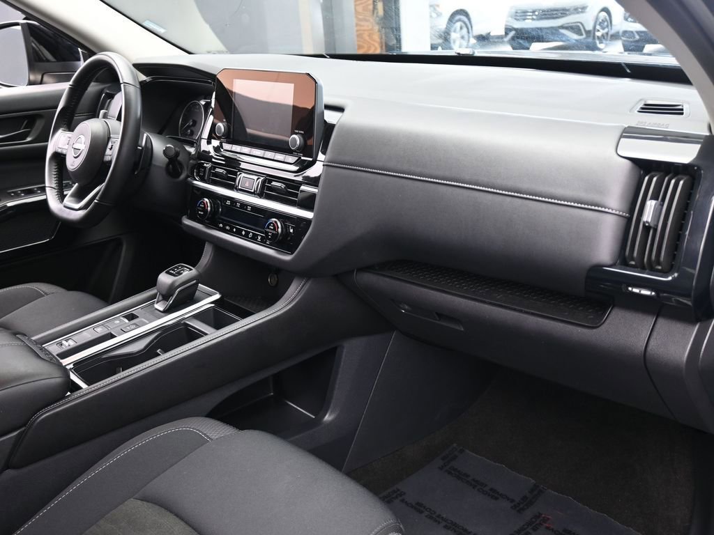 Used 2025 Nissan Pathfinder SV image 45