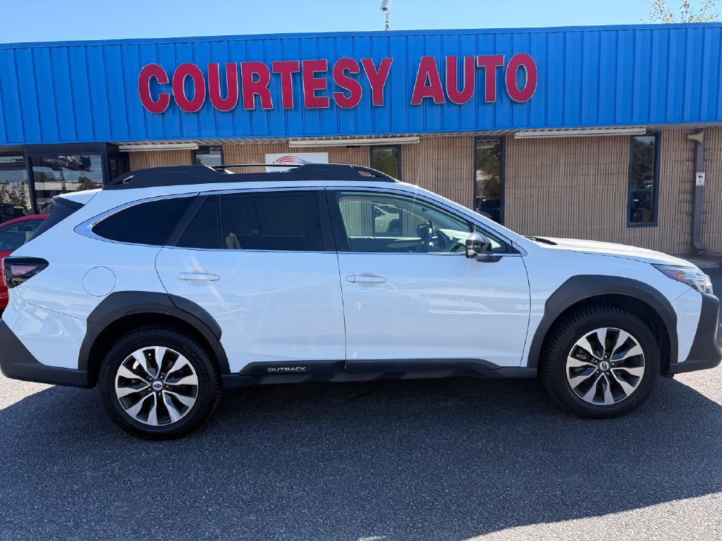 Used 2023 Subaru Outback Limited AWD/4WD image 13