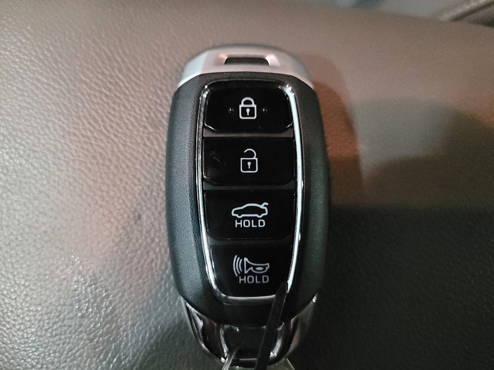 Used 2022 Hyundai Elantra SEL w/ Cargo Package image 32