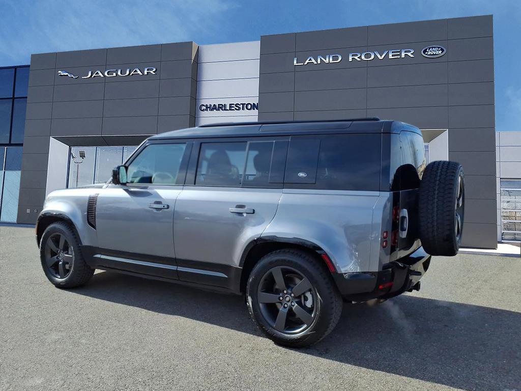 Certified 2024 Land Rover Defender 110 X-Dynamic SE image 3