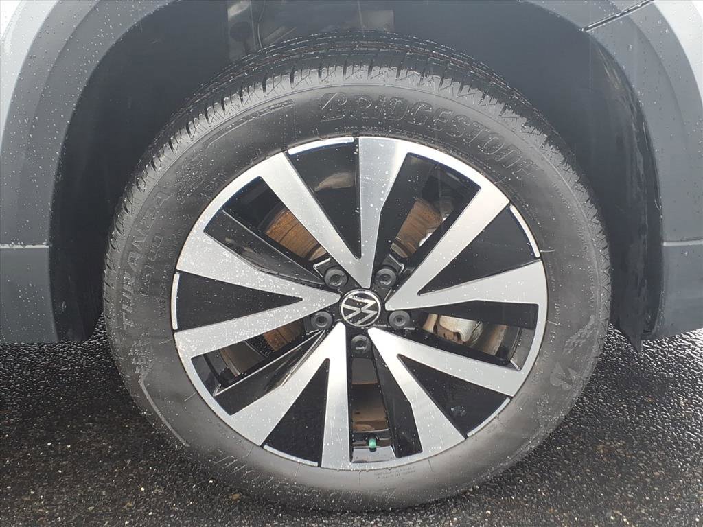 Certified 2023 Volkswagen Taos SE image 9