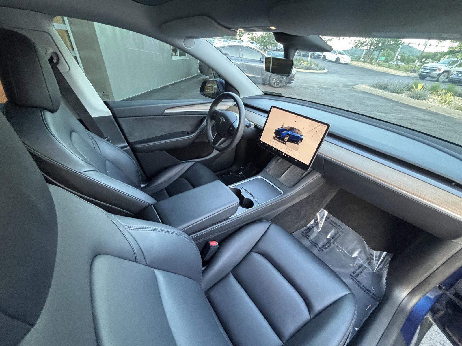 Used 2023 Tesla Model Y Long Range AWD/4WD image 23