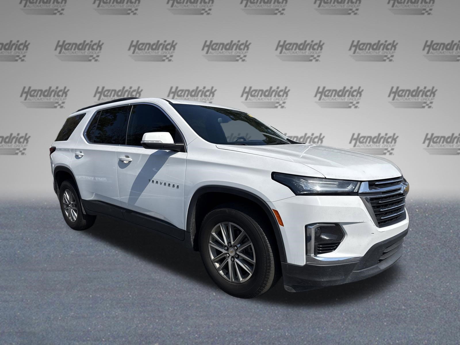 Used 2023 Chevrolet Traverse LT image 2