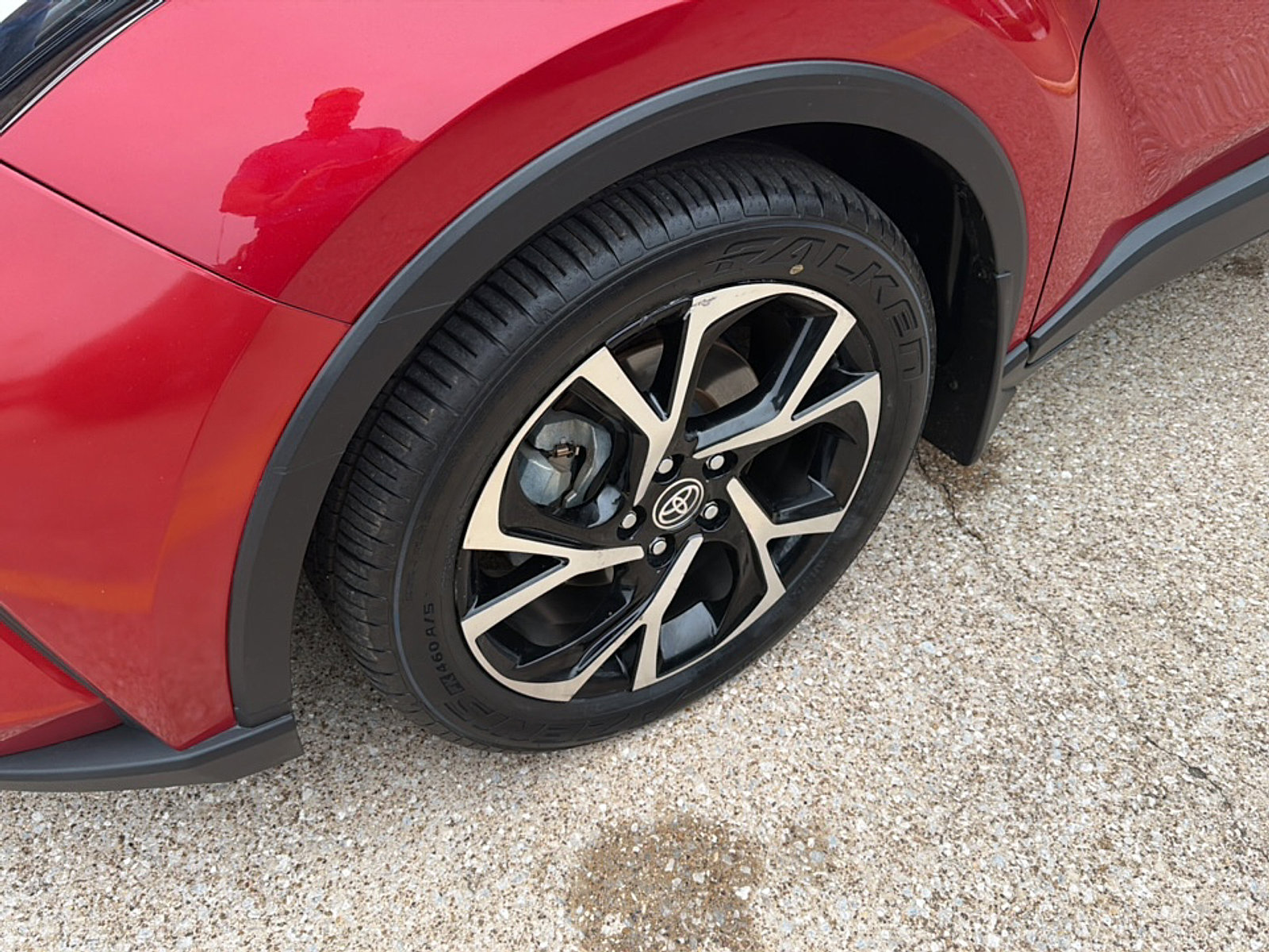 Used 2020 Toyota C-HR XLE FWD image 5