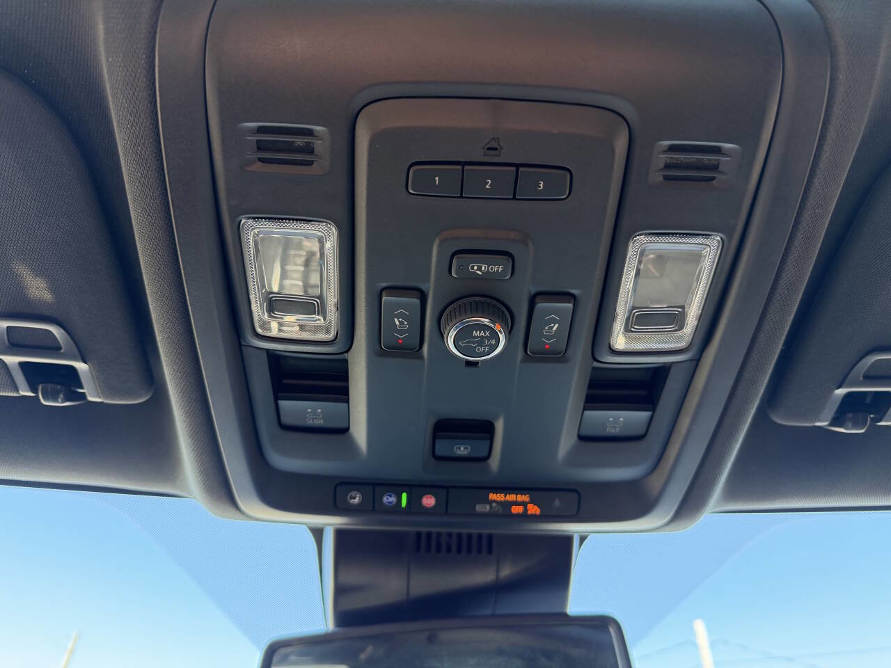 Used 2023 GMC Yukon SLT w/ SLT Luxury Package image 29