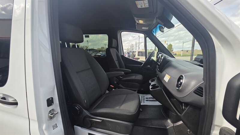 Used 2025 Mercedes-Benz Sprinter 2500 image 21