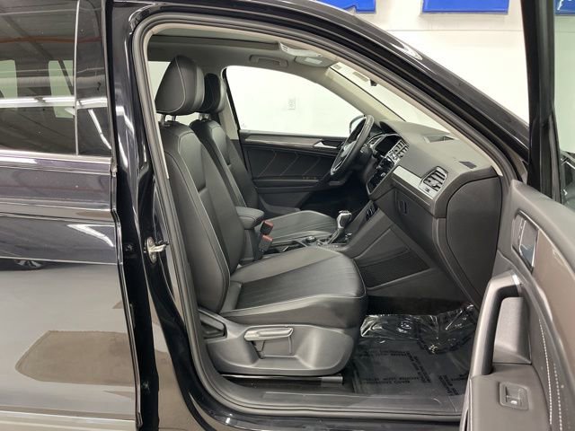Used 2023 Volkswagen Tiguan SE w/ Panoramic Sunroof Package AWD/4WD image 11