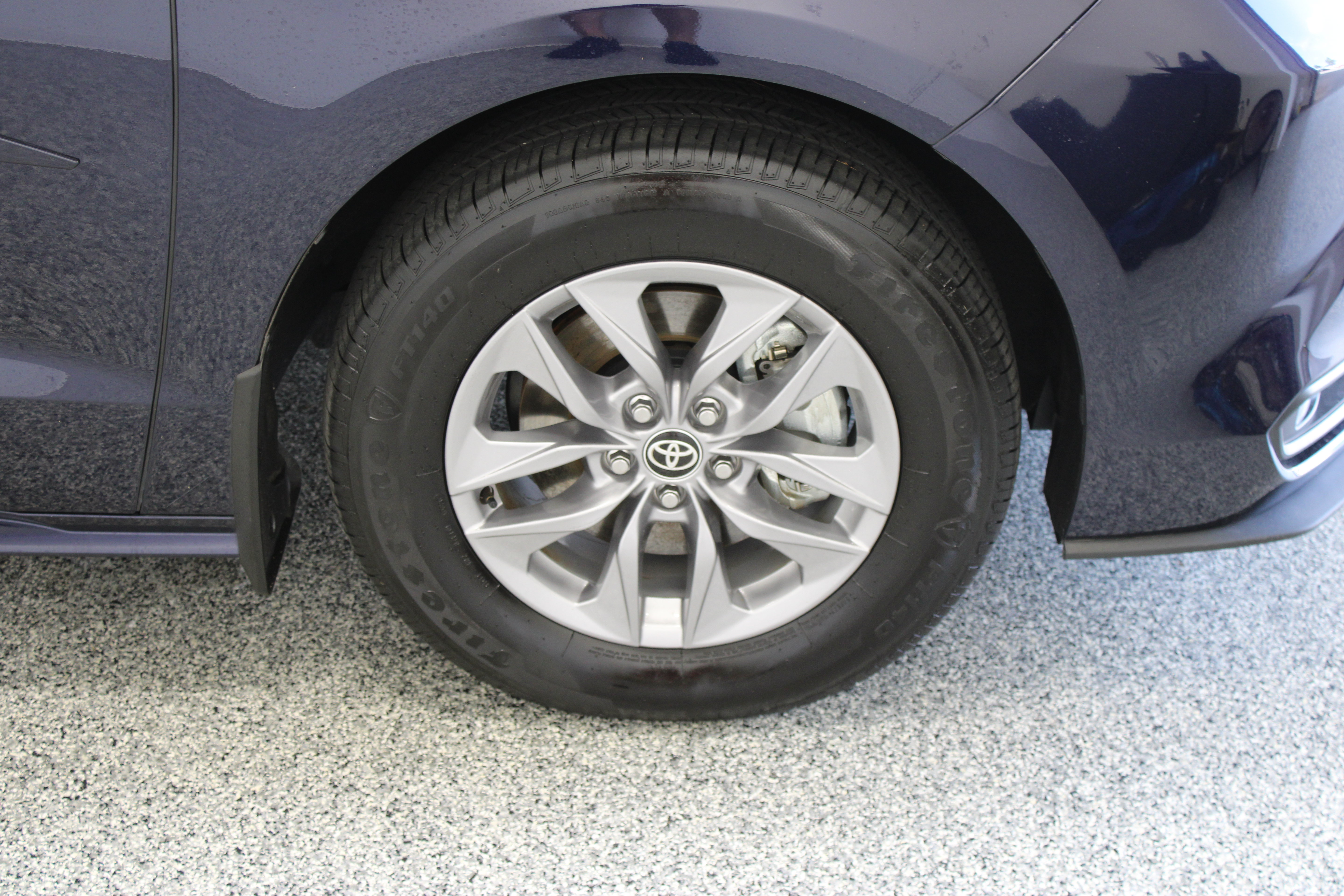 Certified 2026 Toyota Sienna XLE FWD image 5