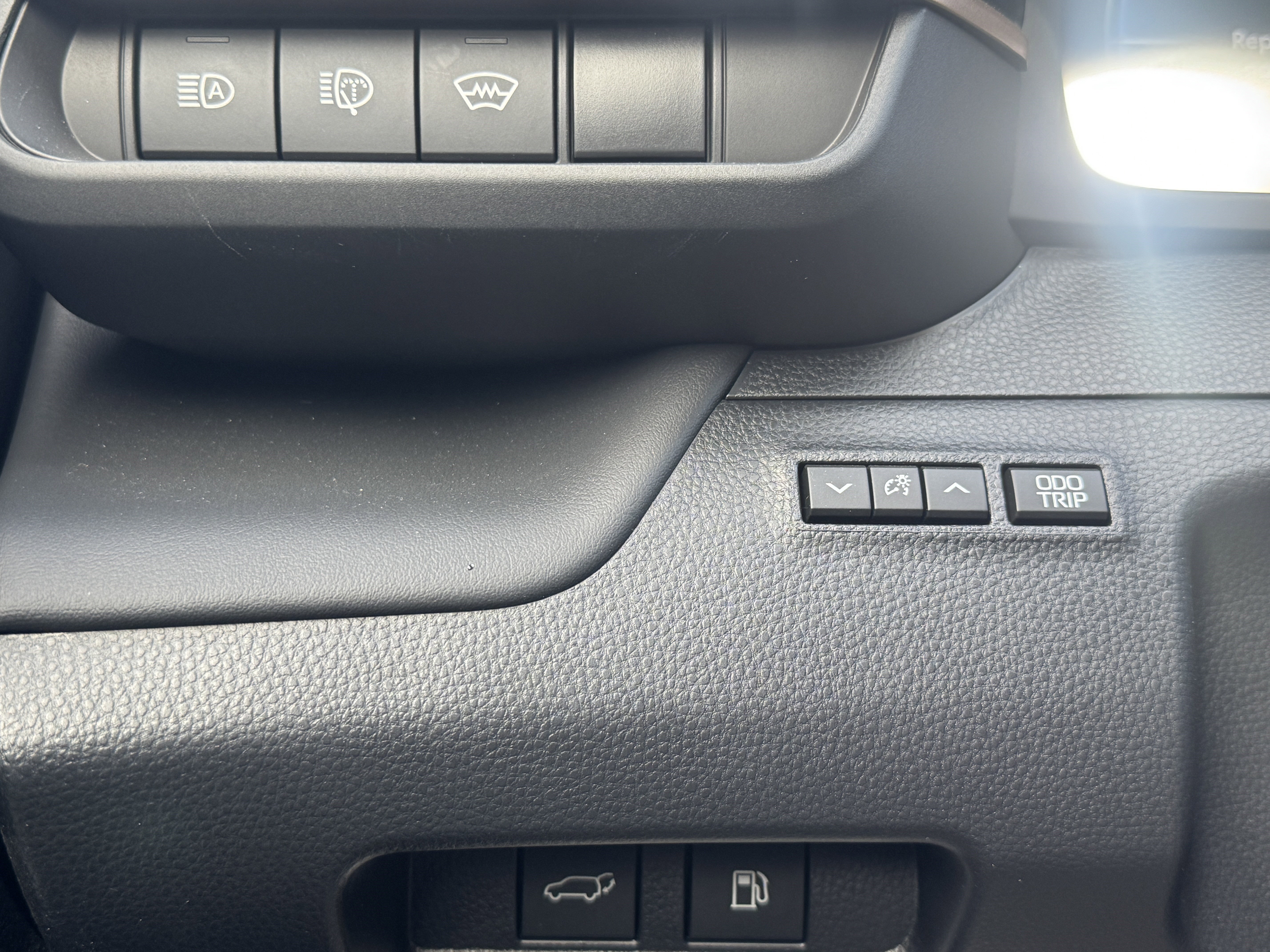 Certified 2025 Toyota Crown Signia image 33