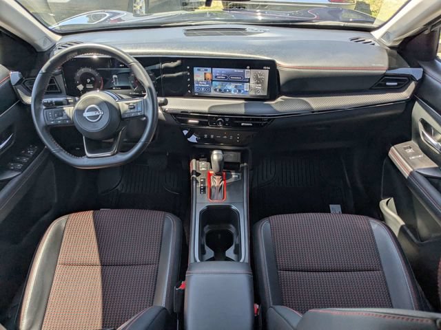 Used 2025 Nissan Kicks SR FWD image 11