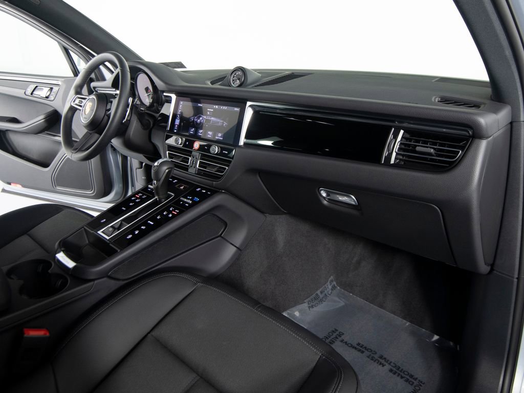 Certified 2025 Porsche Macan image 29