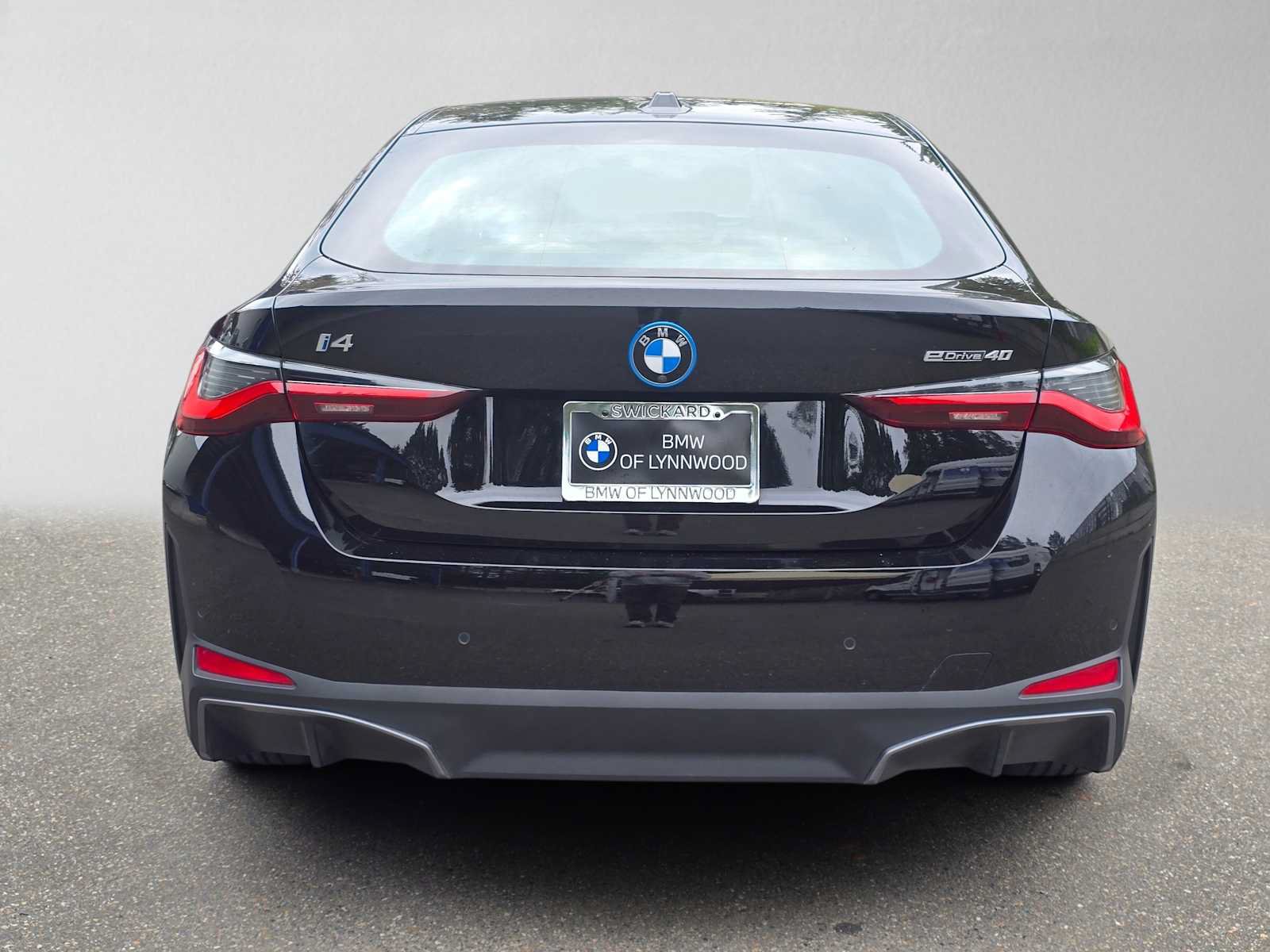 Used 2023 BMW i4 eDrive40 RWD image 4