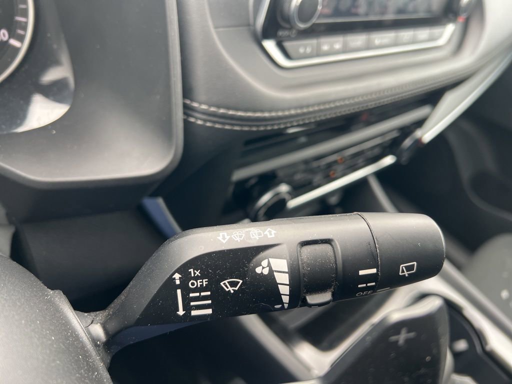 Used 2023 Nissan Rogue S image 12