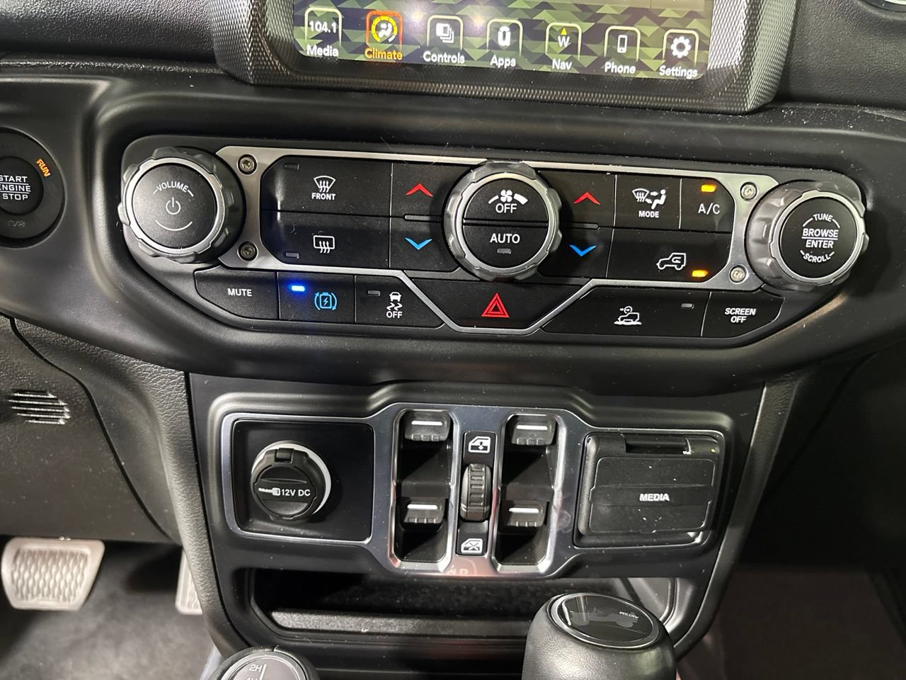 Used 2022 Jeep Wrangler Unlimited Sahara AWD/4WD image 15