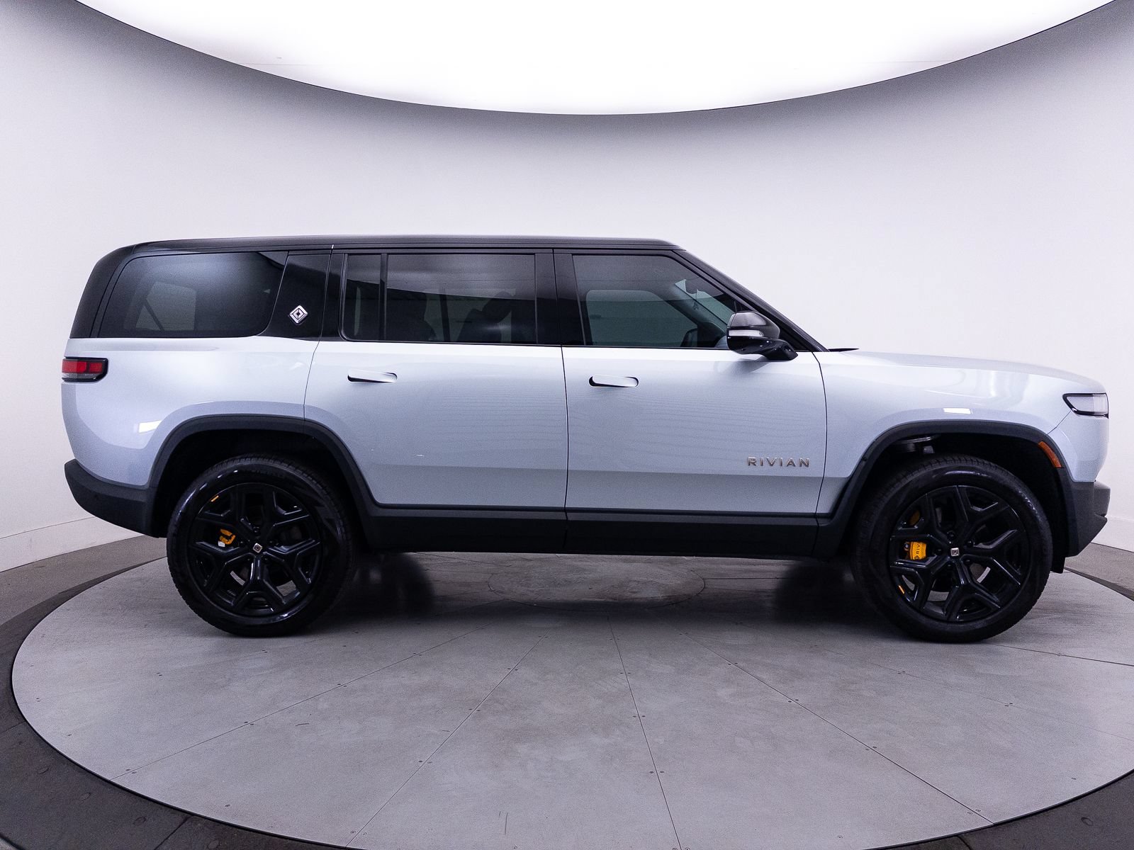 Used 2024 Rivian R1S Adventure AWD/4WD image 44