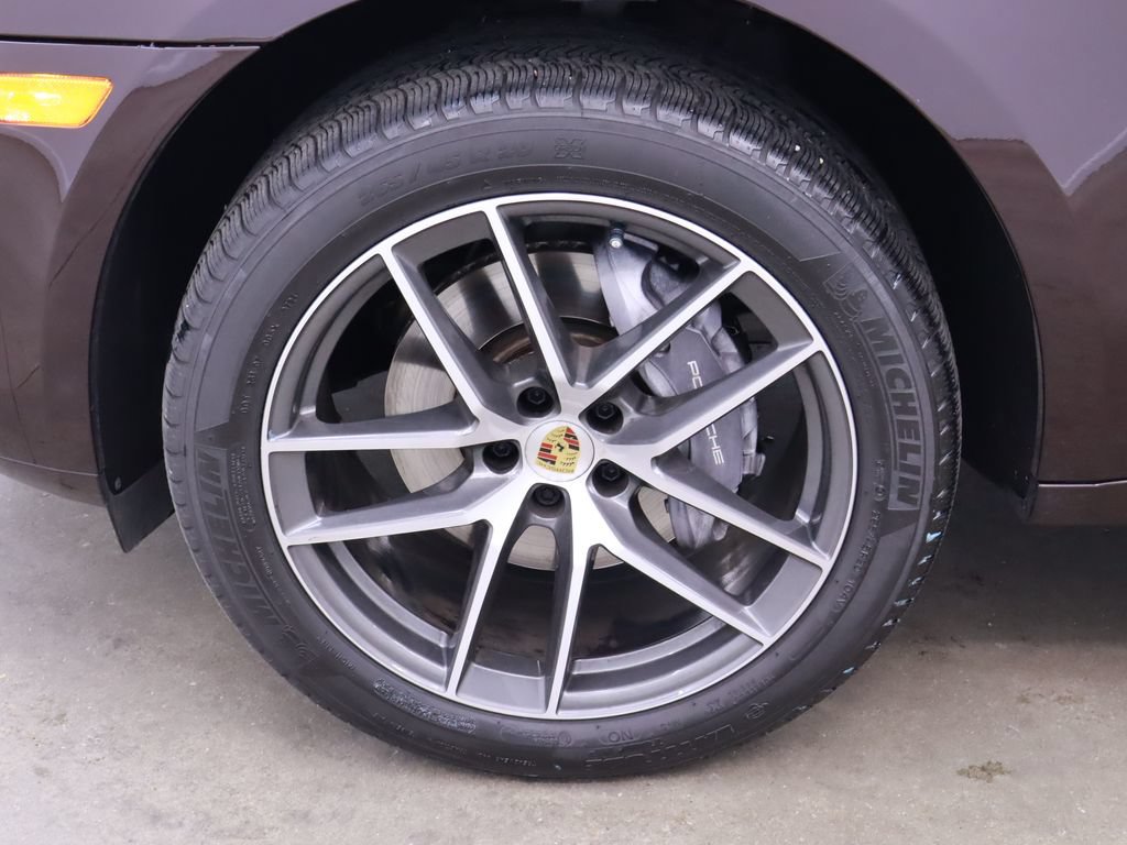Used 2024 Porsche Macan AWD/4WD image 13