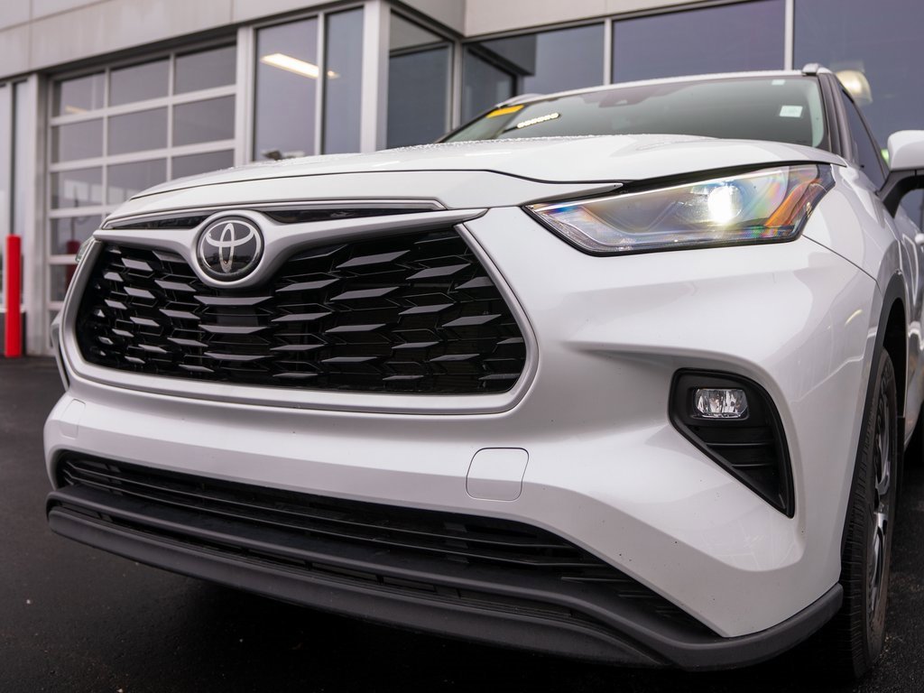 Used 2023 Toyota Highlander XLE image 9