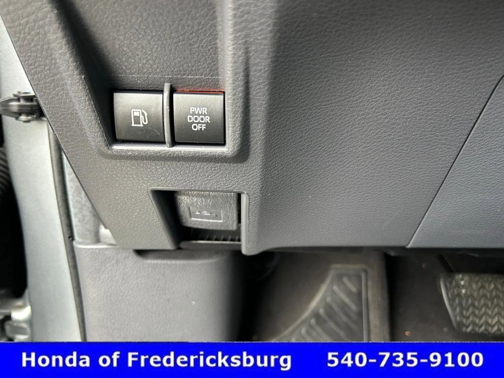 Used 2024 Toyota Sienna XLE image 28