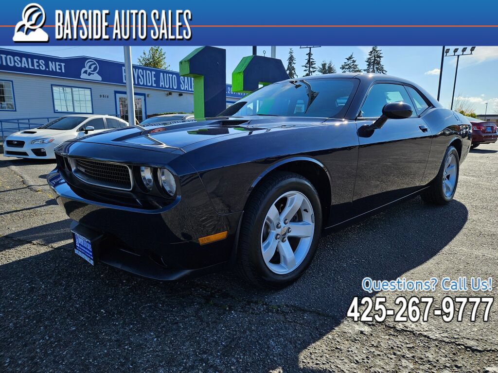 Used 2012 Dodge Challenger SXT RWD image 1