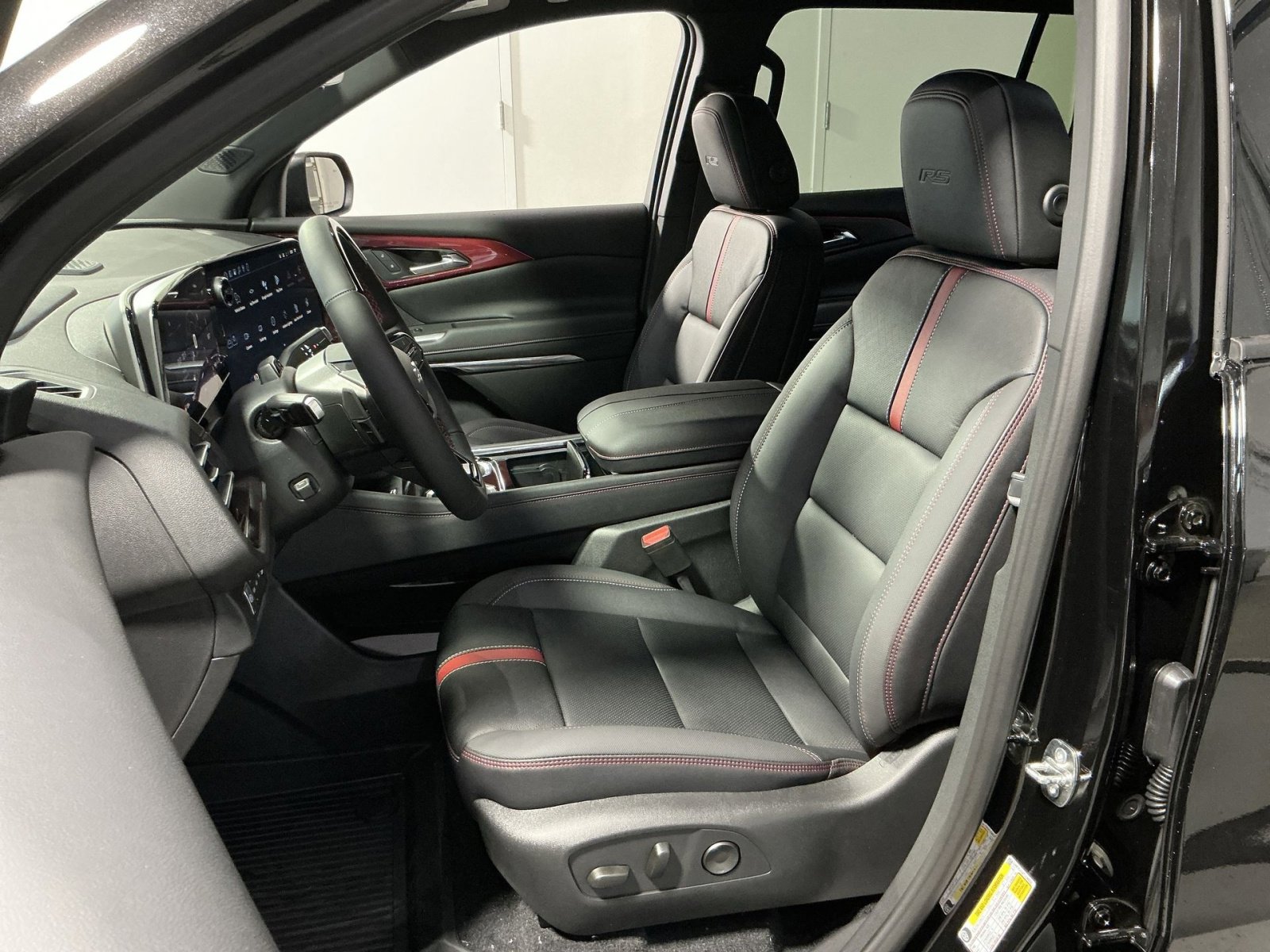 New 2026 Chevrolet Traverse RS w/ LPO, Floor Liner Package image 21