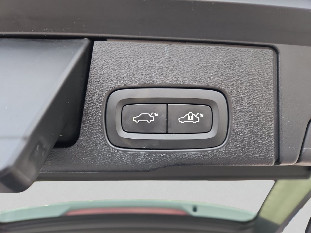 Used 2019 Volvo XC60 T5 Momentum w/ Premium Package AWD/4WD image 22
