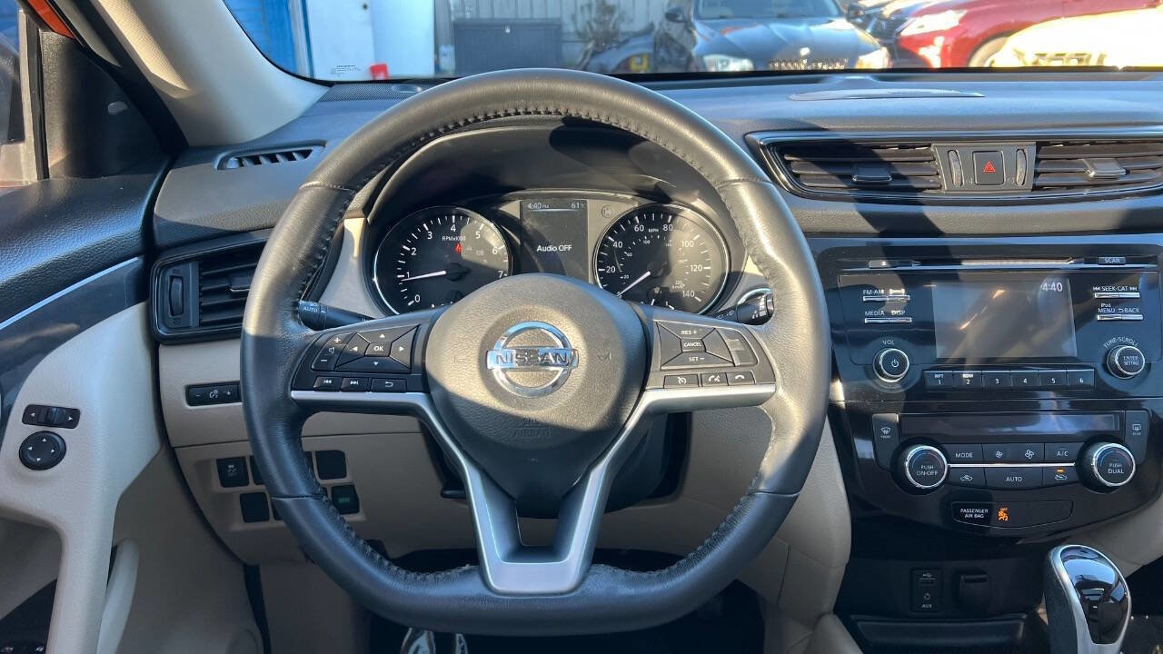 Used 2017 Nissan Rogue SV image 10