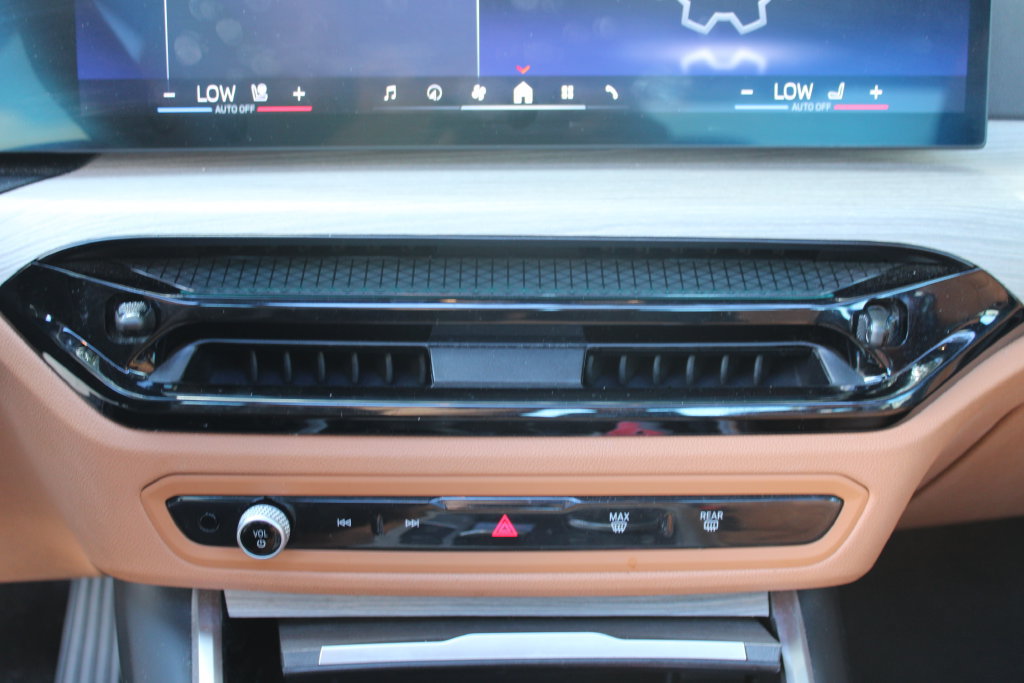 Used 2025 BMW 330i Sedan RWD image 18