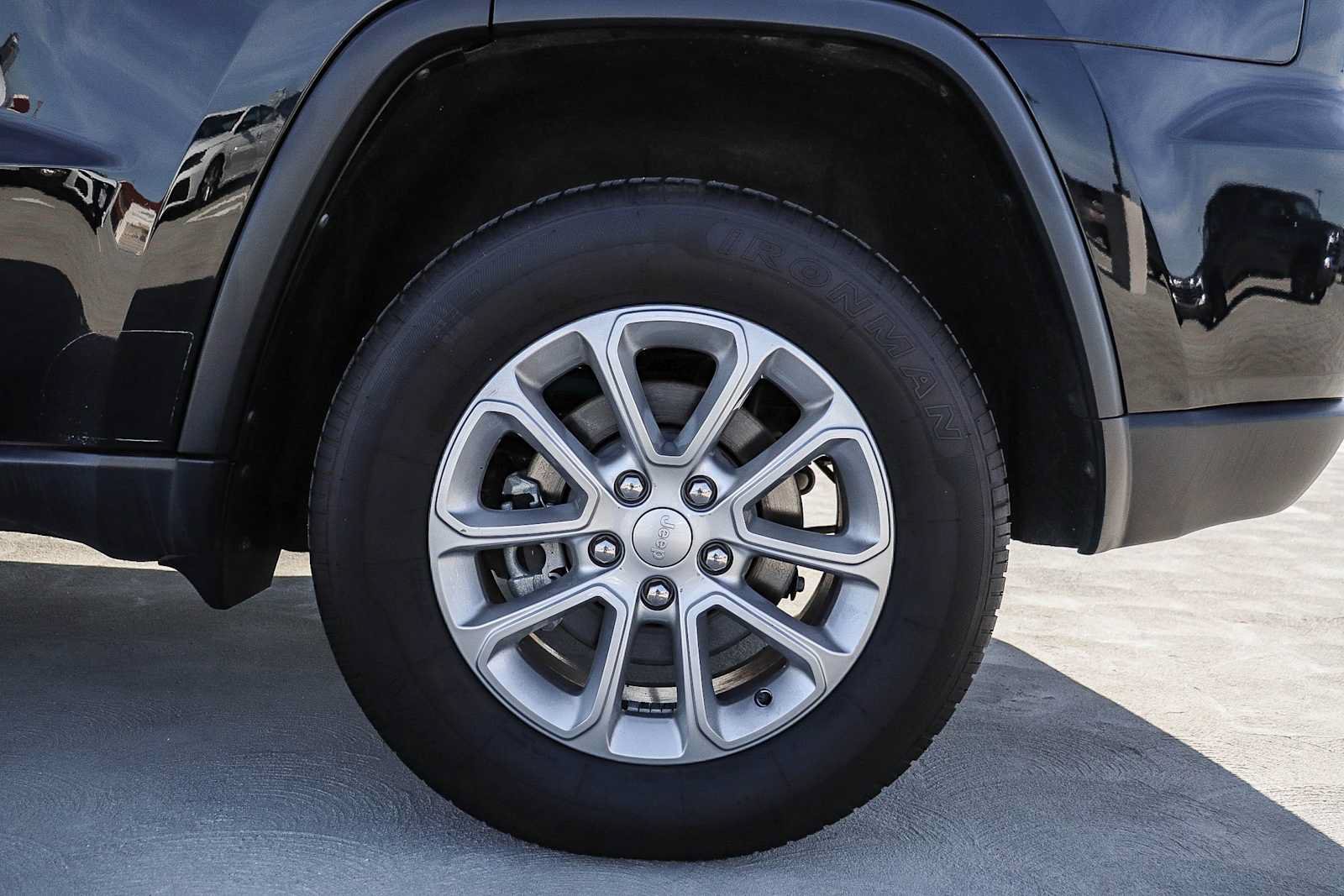 Used 2022 Jeep Grand Cherokee Laredo X AWD/4WD image 10