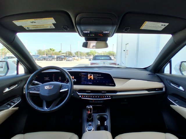 Used 2024 Cadillac XT4 Luxury w/ Cold Weather Package FWD image 13