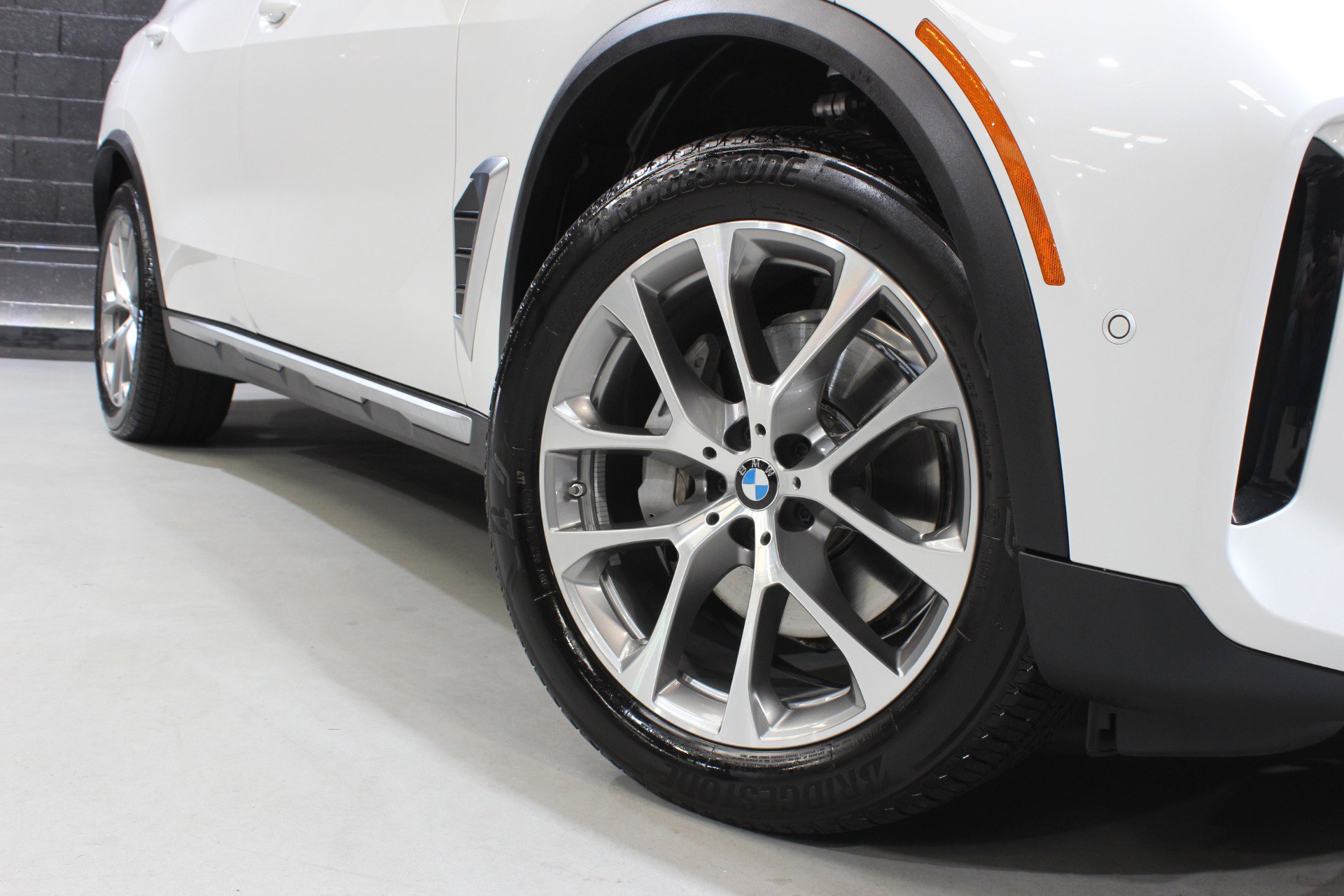 Used 2024 BMW X5 sDrive40i w/ Premium Package image 19