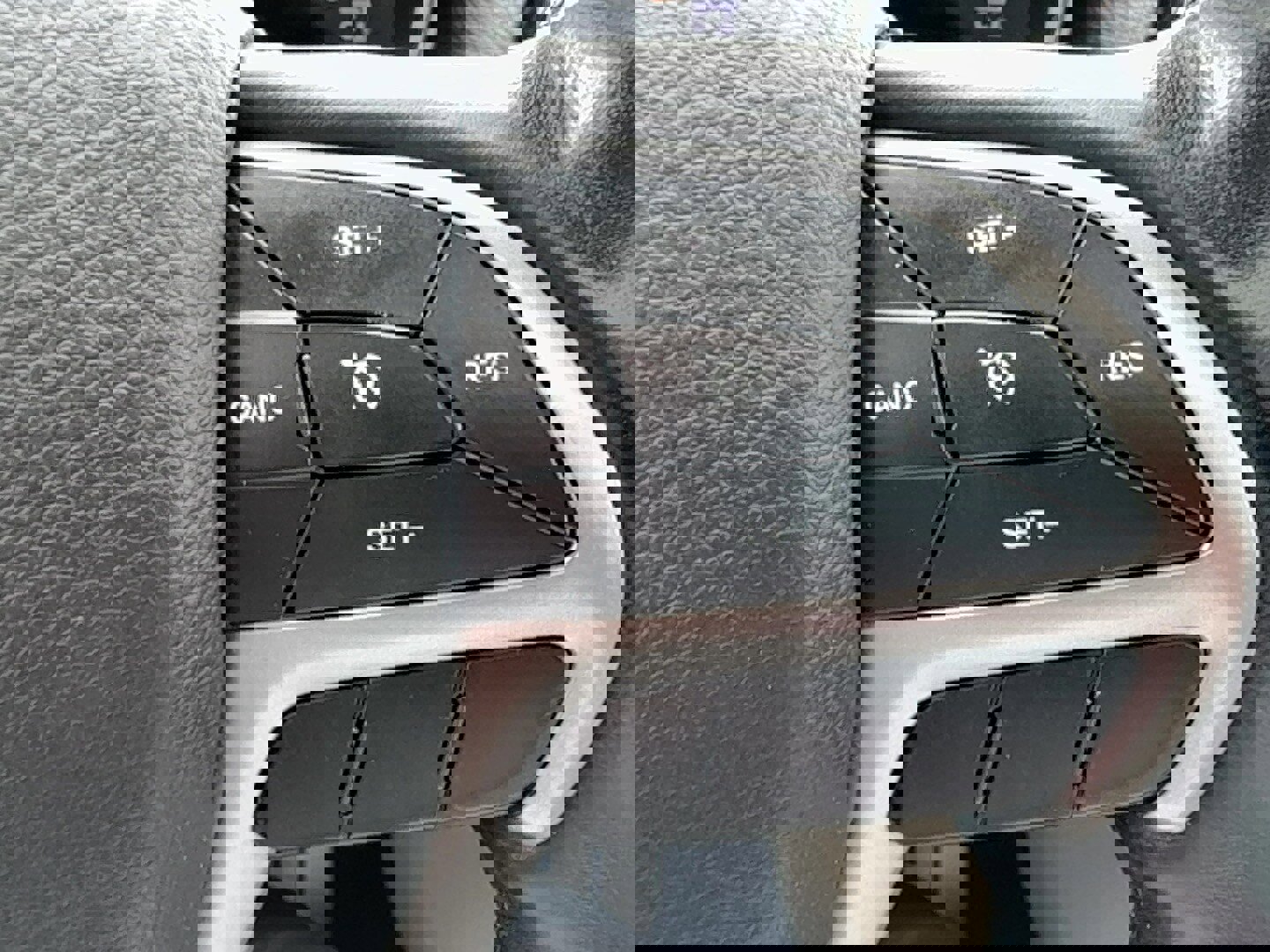 Used 2020 Jeep Grand Cherokee Limited w/ Luxury Group II image 29