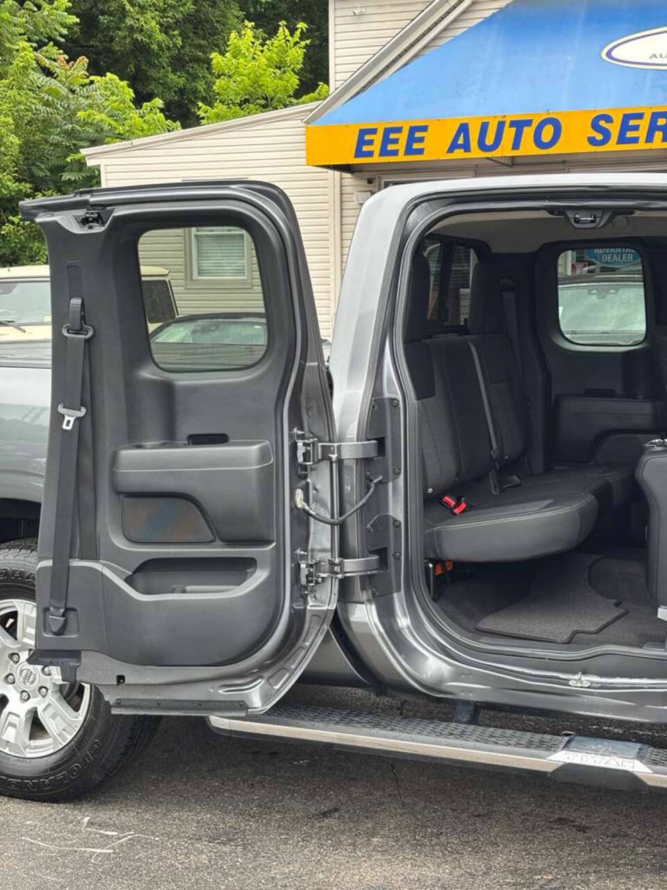 Used 2019 Nissan Titan SV w/ SV Convenience Package AWD/4WD image 15