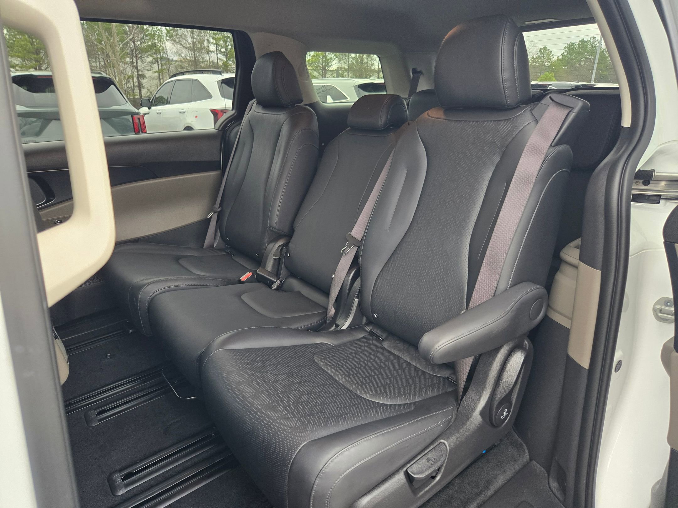 Certified 2025 Kia Carnival LXS image 29