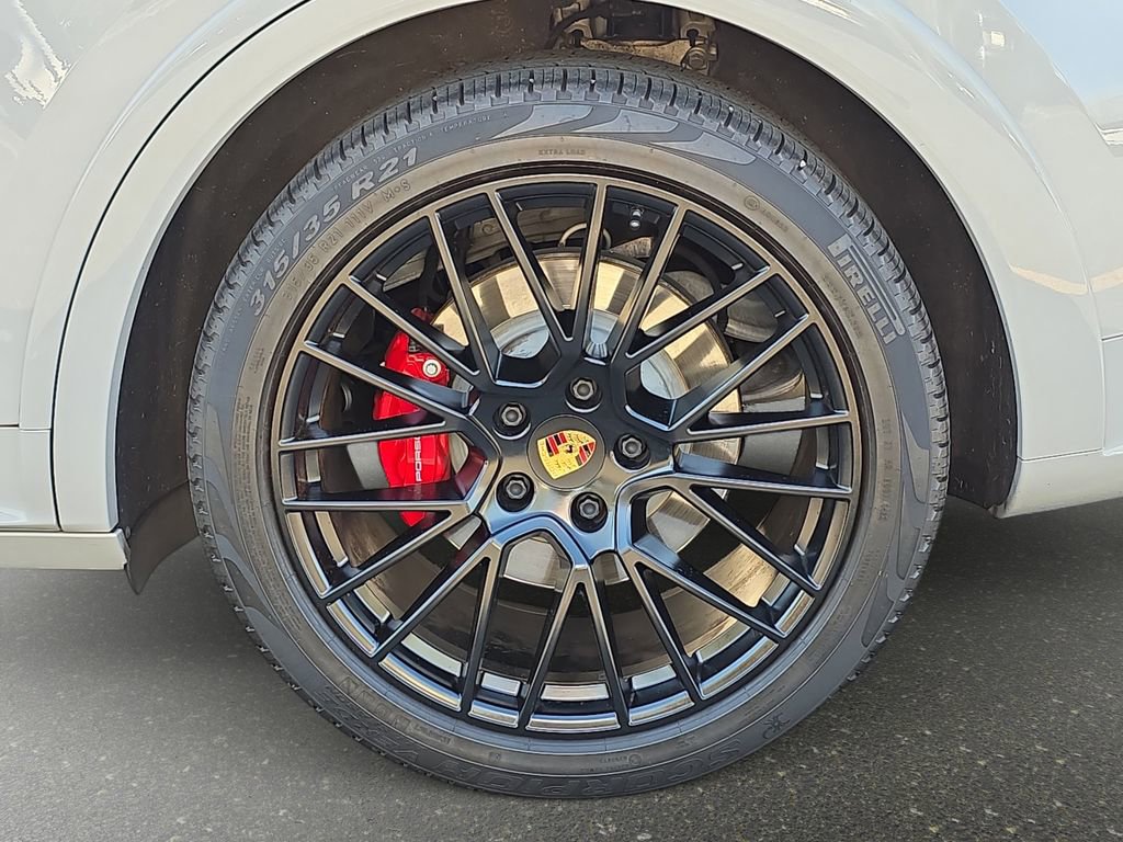 Used 2023 Porsche Cayenne GTS AWD/4WD image 38