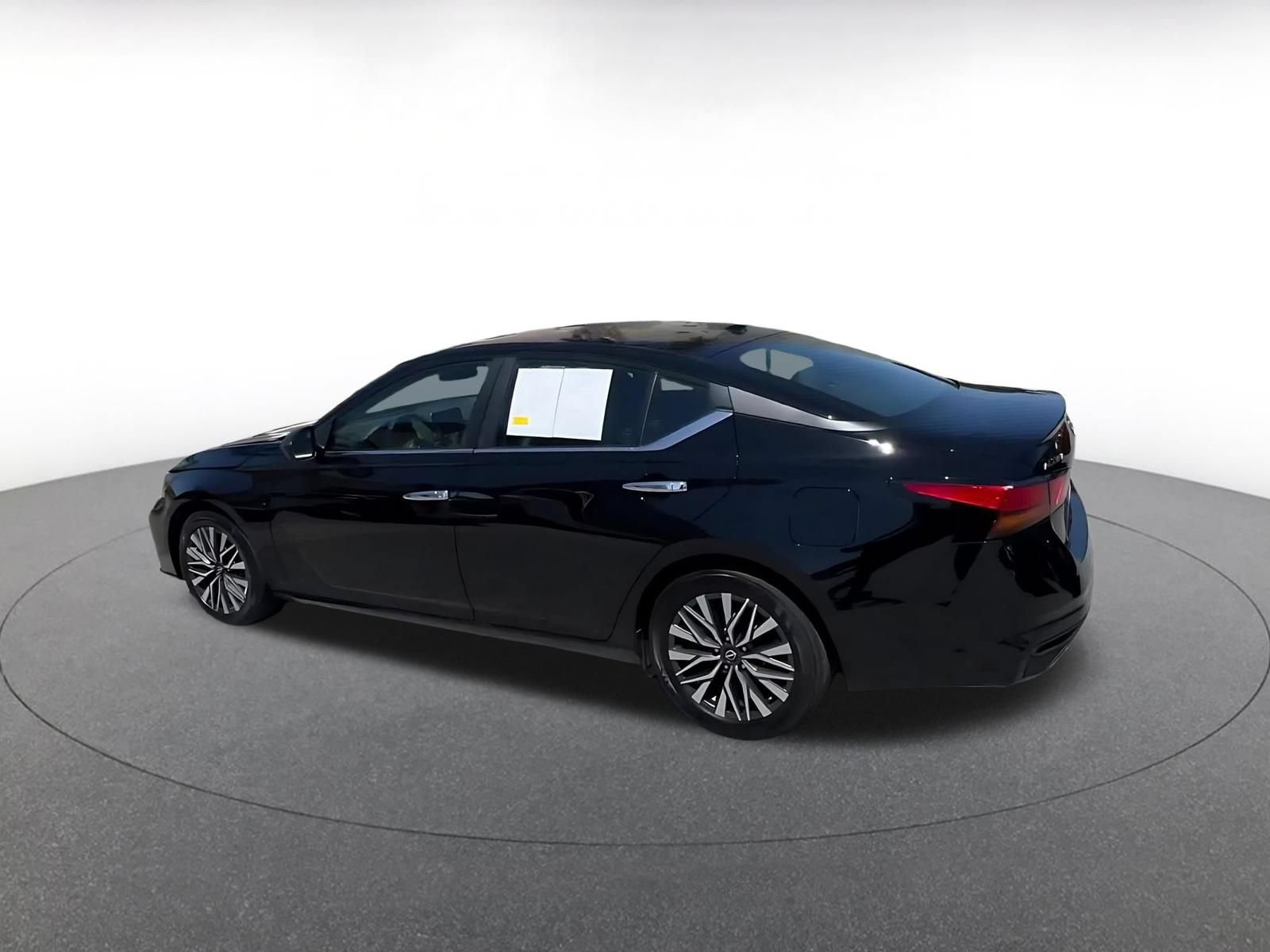 Used 2025 Nissan Altima 2.5 SV FWD image 10