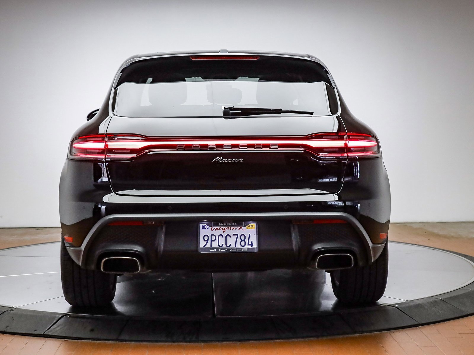 Certified 2025 Porsche Macan image 7