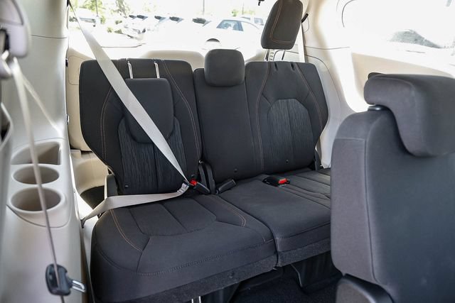 Used 2018 Chrysler Pacifica Touring Plus w/ Tire & Wheel Group FWD image 22