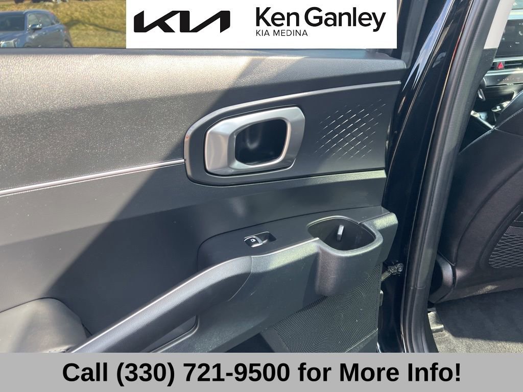 Certified 2025 Kia Sorento S w/ Panoramic Sunroof Package image 49