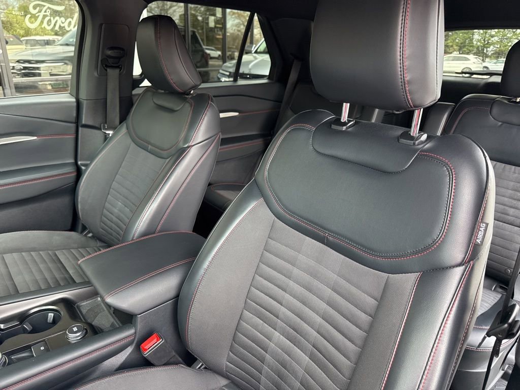 Certified 2025 Ford Explorer ST-Line image 22