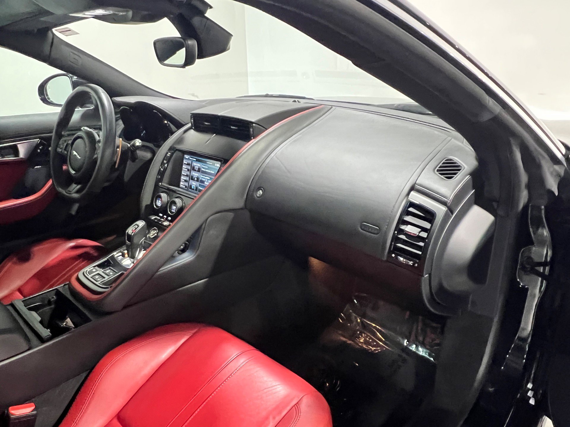 Used 2015 Jaguar F-TYPE S image 33