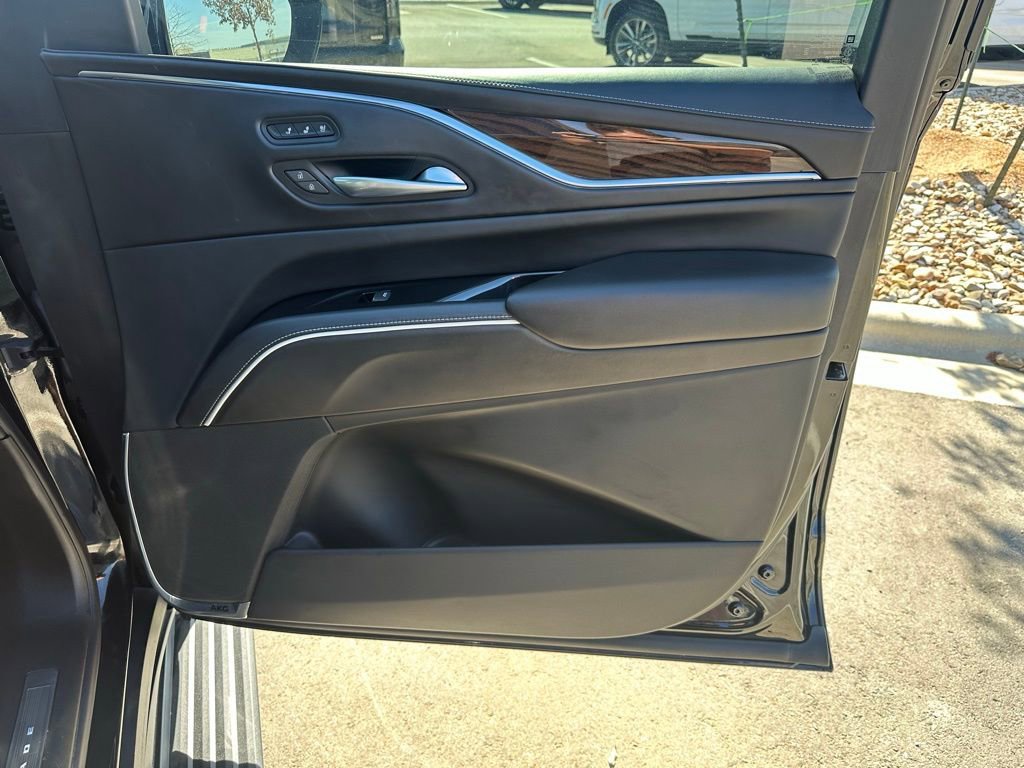 Used 2023 Cadillac Escalade ESV Premium Luxury Platinum image 13