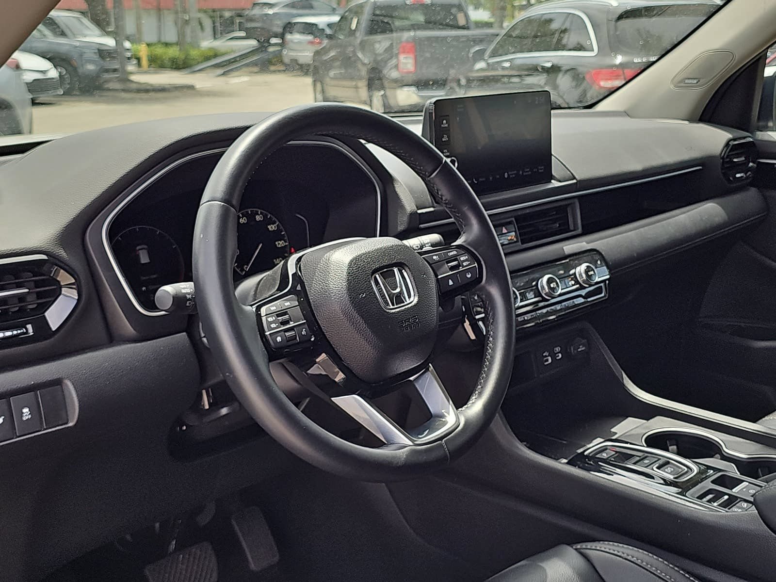 Used 2025 Honda Pilot Touring image 13