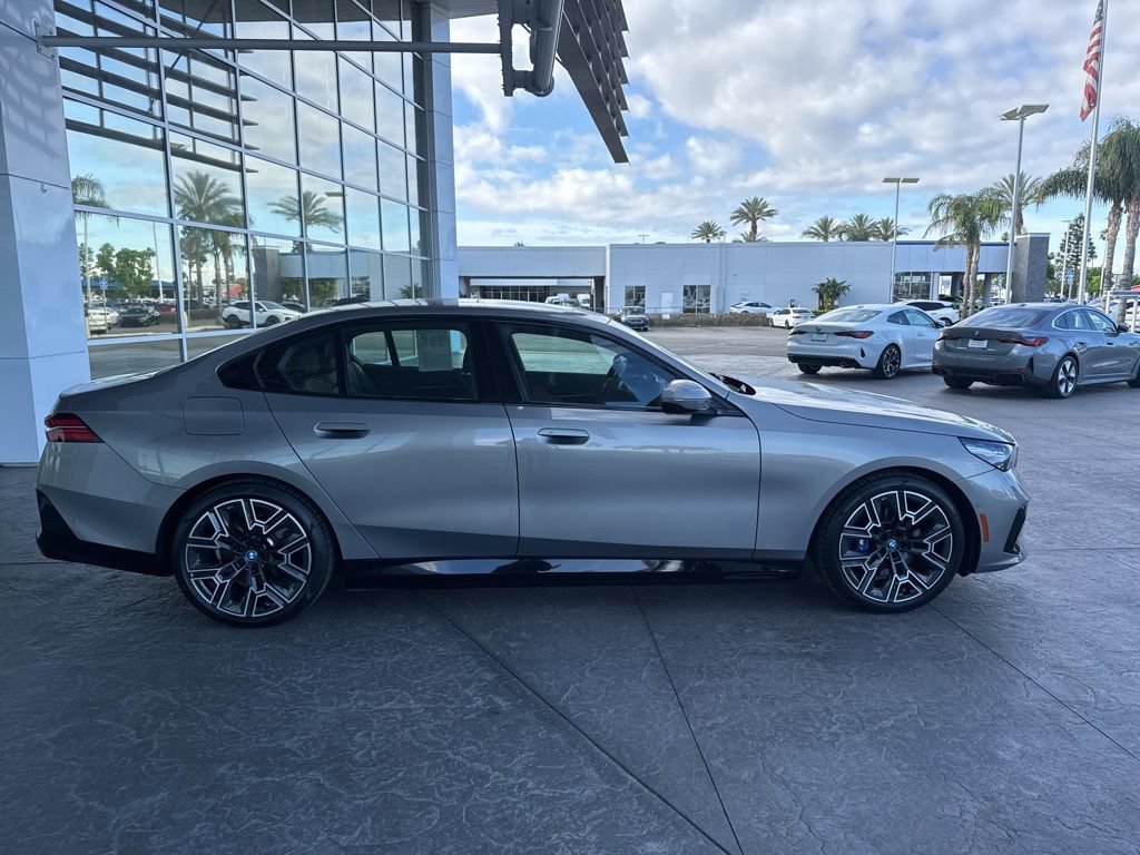 Used 2025 BMW i5 eDrive40i w/ M Sport Package RWD image 3