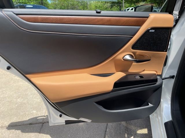 Used 2023 Lexus ES 300h Ultra Luxury w/ Accessory Package (Z1) FWD image 39