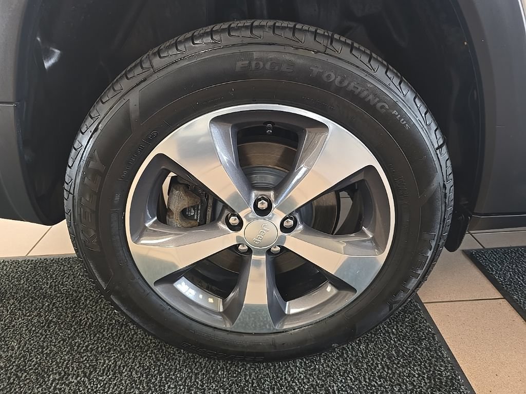 Used 2019 Jeep Cherokee Limited AWD/4WD image 40