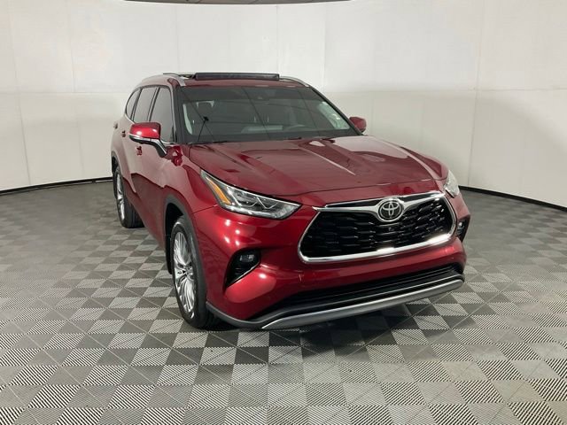 Used 2024 Toyota Highlander Platinum AWD/4WD image 3