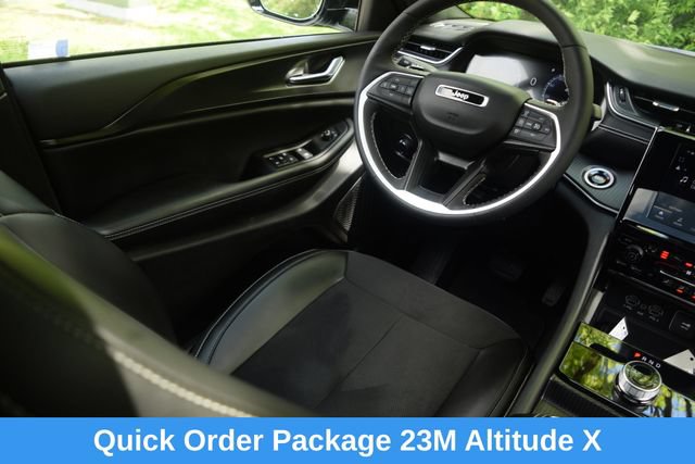 Used 2024 Jeep Grand Cherokee Altitude AWD/4WD image 2