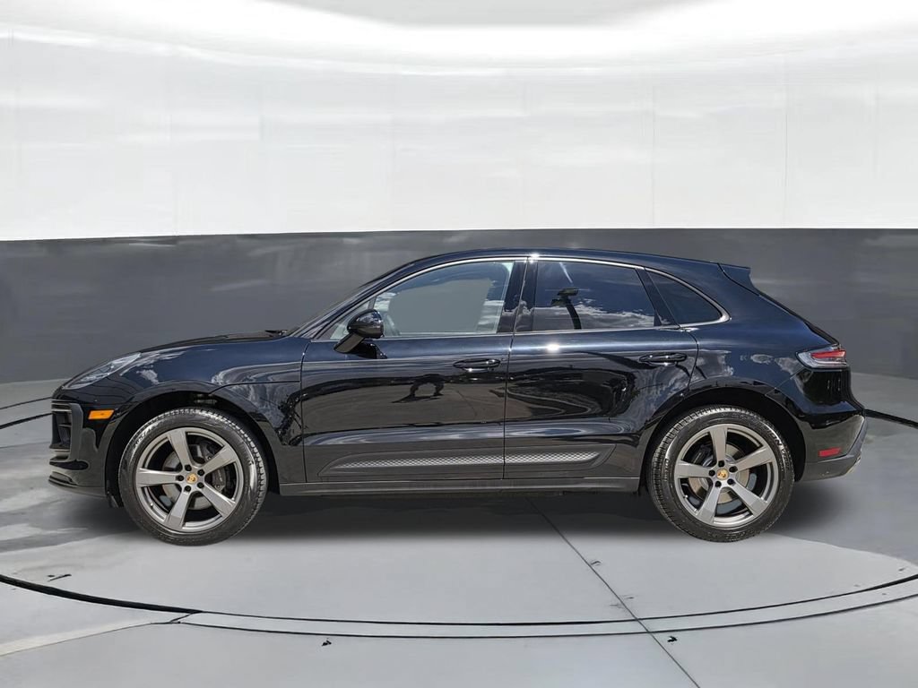 Certified 2023 Porsche Macan AWD/4WD image 2