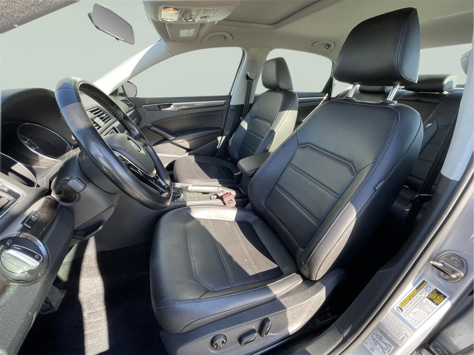 Used 2018 Volkswagen Passat 2.0T SE FWD image 12